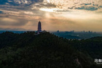 梁启超：一介书生的过度燃烧