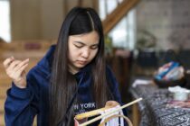 侗族刺绣：一个侗族家庭的百年执着