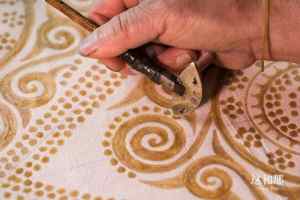 苗族画娘们的蜡染人生