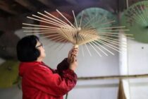 我撑一把油纸伞，打江南走过