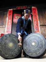 铜鼓舞： 铿锵鼓声里的战火回音